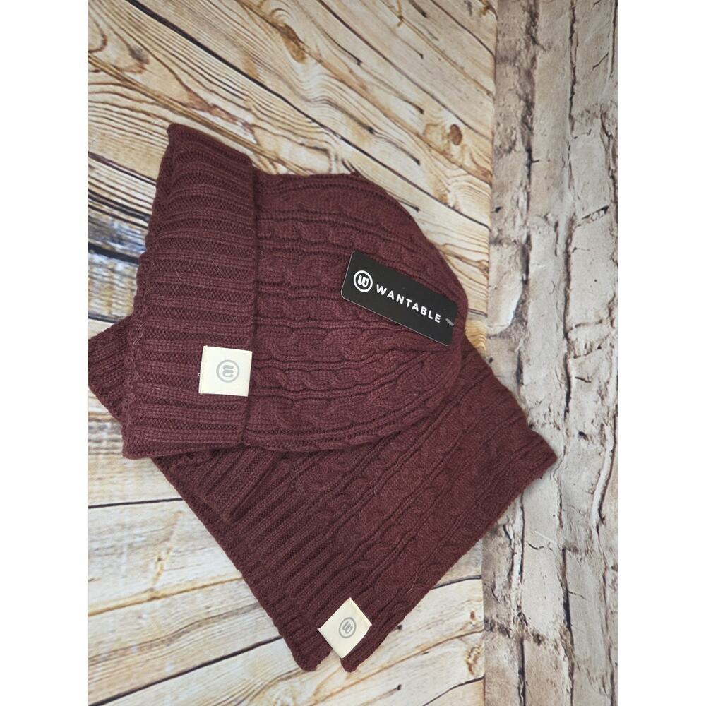 Hat And Scarf Set Womens Burgundy NWT Knit